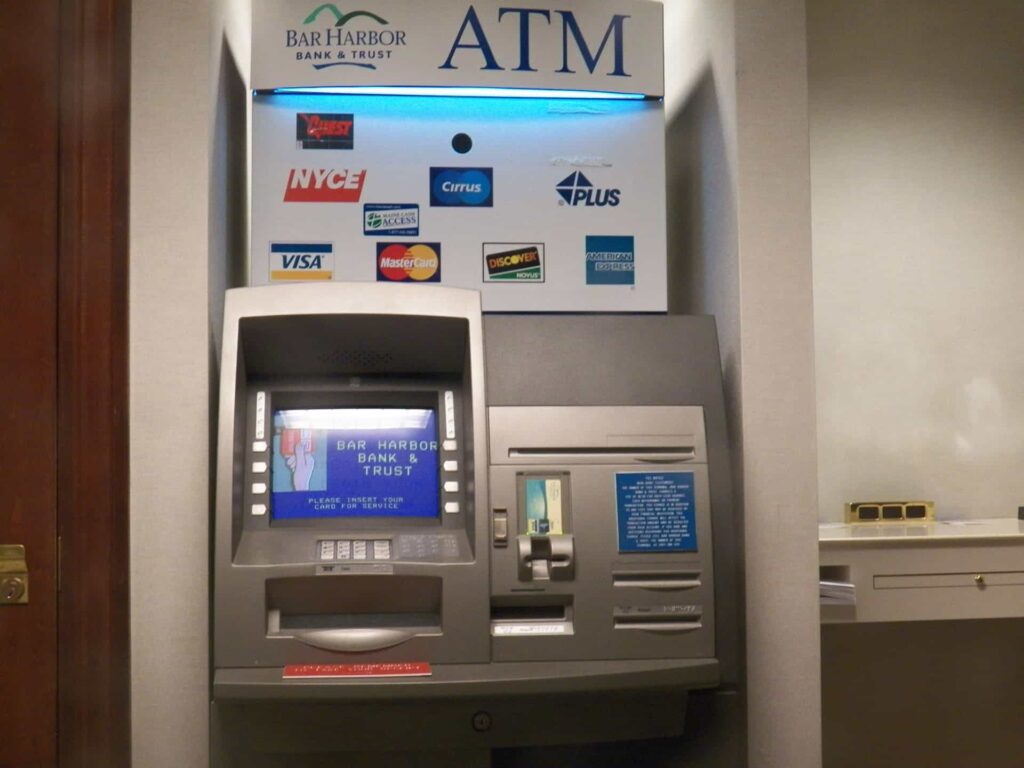ATM के जरिये बैंक अकाउंट में मोबाइल नंबर Register or Change कैसे करे-min
